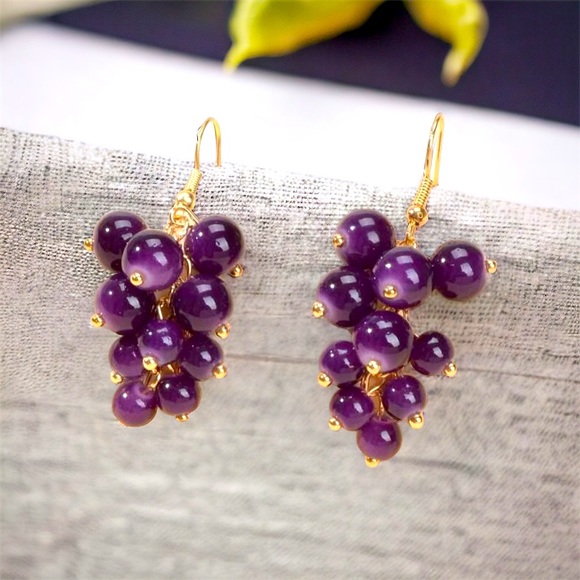 AMETHYST COLORED BEAD GRAPE CLUSTER DROP EARRINGS. - Picture 1 of 5